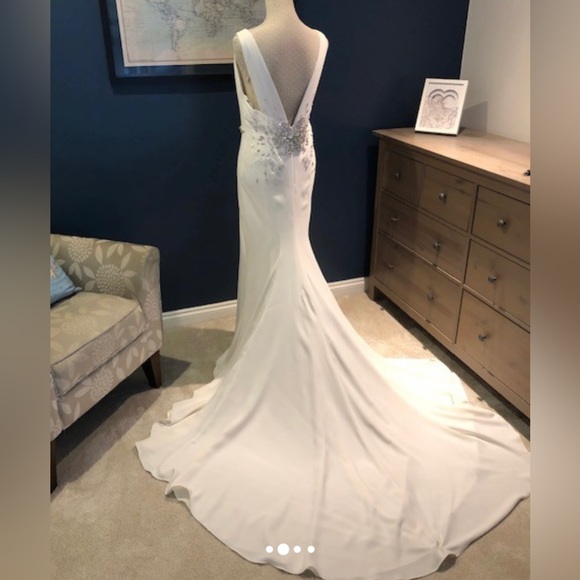 Stunning Bridal Gown - Picture 4 of 10